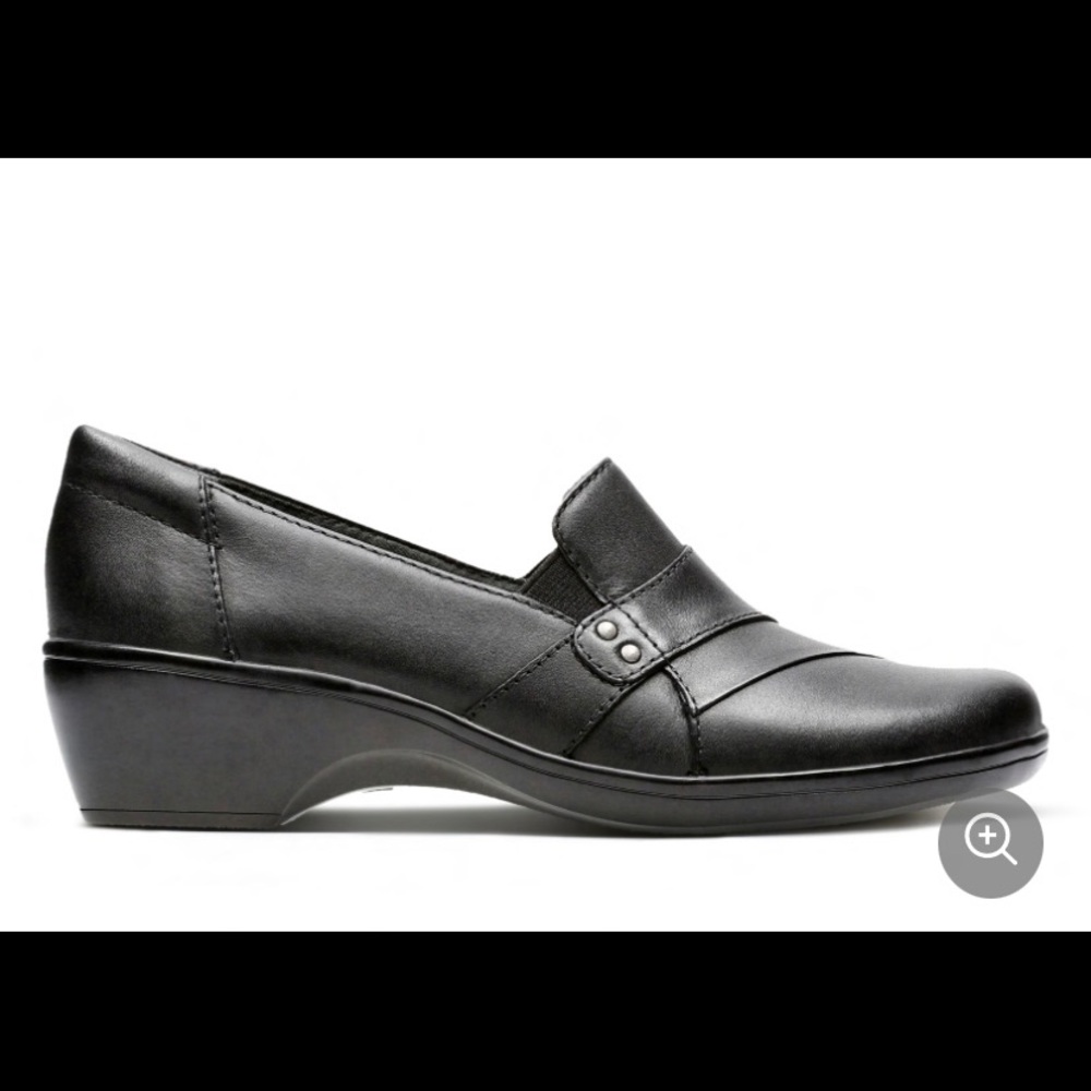 Never worn Sz 6 Clarks May Marigold black slip on